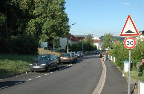 Rue du Val de la Tuilerie, la maison du garde forestier en 2009 (photographie couleur: Jean-Luc Gouret)